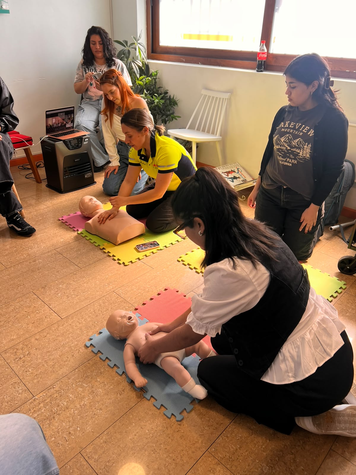 Equipo de Psicoeduka en la capacitación de primeros auxilios